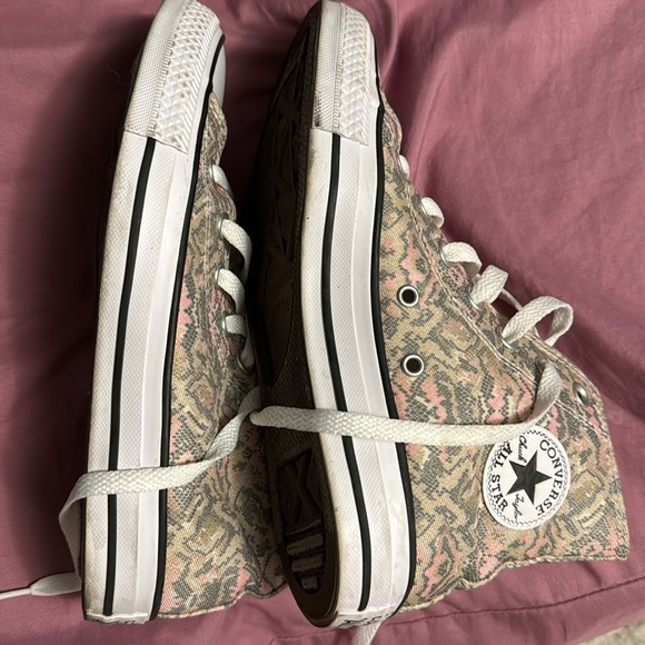 Women’s high top Converse size 6 - Picture 5 of 7